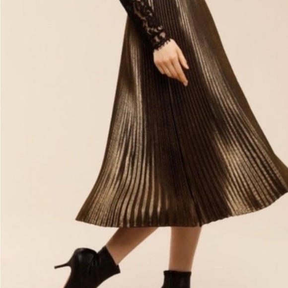 Babaton Dresses & Skirts - Babaton Metallic Bronze Pleated Midi Skirt